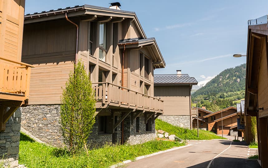 Chalets Les Portes de Megève à Praz sur Arly - extérieur été