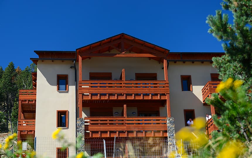Résidence Les Chalets de l'Isard aux Angles - extérieur été