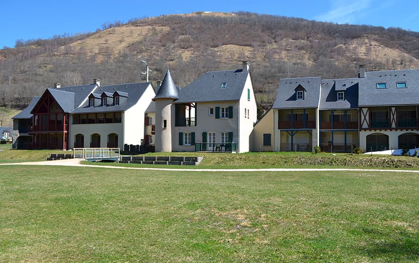 Résidence Les Jardins de Balnéa à Loudenvielle - extérieur été