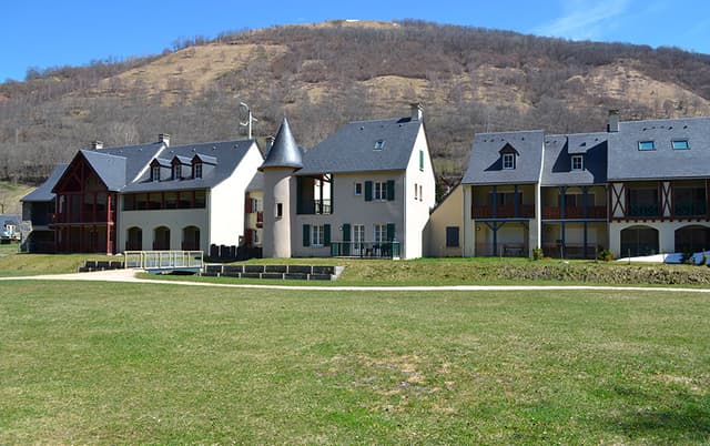 Résidence Les Jardins de Balnéa à Loudenvielle - extérieur été