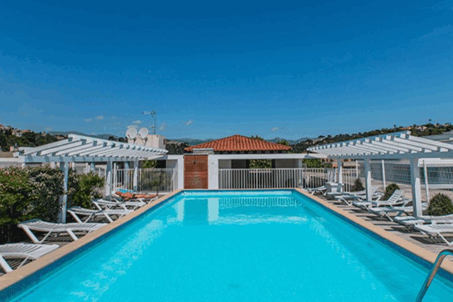 Piscine rooftop résidence Le Crystal Vacancéole à Cagnes-sur-Mer