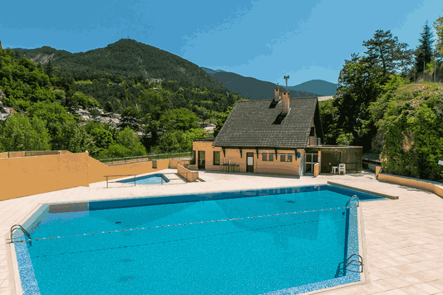 Résidence Les Gorges Rouges à Guillaumes - piscine municipale