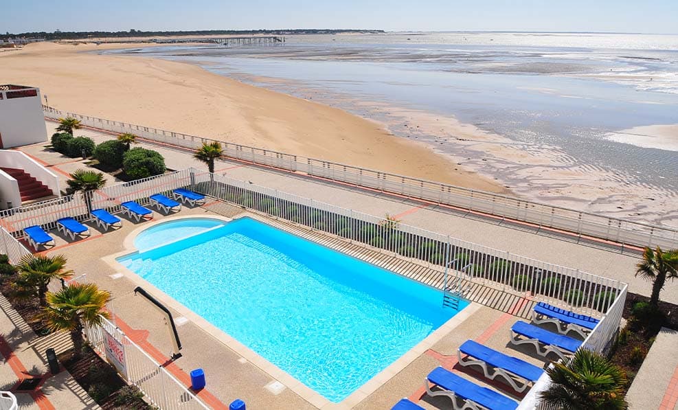 Piscine Résidence de l'océan avec vue mer et plage