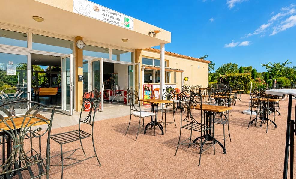 Terrasse snack Les Demeures du Ventoux