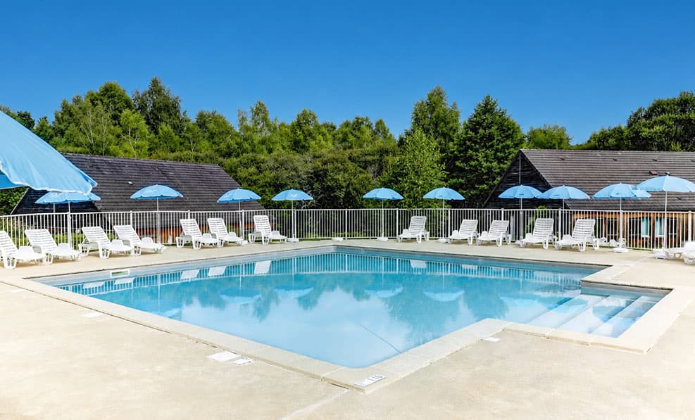 Piscine extérieure Domaine du Bosquet à Egletons